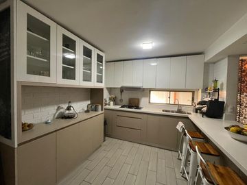 Casa Remodelada con Piscina en Excelente Estado, Quilicura.