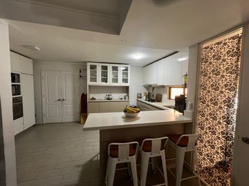 Casa Remodelada con Piscina en Excelente Estado, Quilicura.