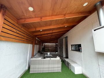 Casa Remodelada con Piscina en Excelente Estado, Quilicura.