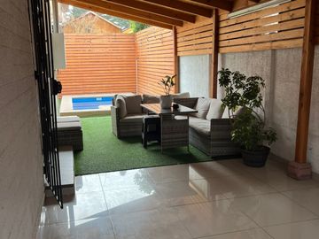 Casa Remodelada con Piscina en Excelente Estado, Quilicura.