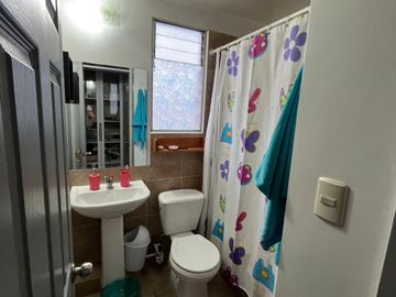 Casa Remodelada con Piscina en Excelente Estado, Quilicura.