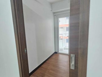 Early move in condo for sale in Pasay Quantum Residences near Dela Salle