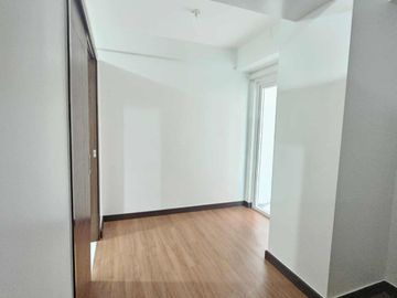 Early move in condo for sale in Pasay Quantum Residences near Dela Salle