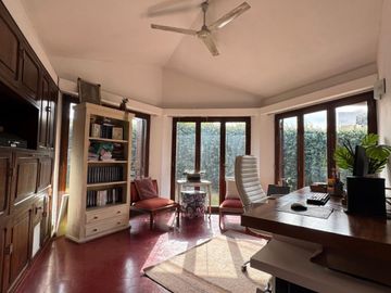 IMPONENTE CASA A LA VENTA. 3 DORM – 4 BAÑOS – COCHERA DOBLE – PILETA – QUINCHO. B° CERRO DE LAS ROSAS