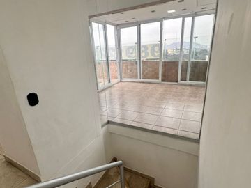 VENDO PRECIOSO Y ENORME DUPLEX CON UNA VISTA PRECIOSA EN SURCO