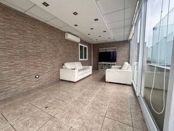 VENDO PRECIOSO Y ENORME DUPLEX CON UNA VISTA PRECIOSA EN SURCO