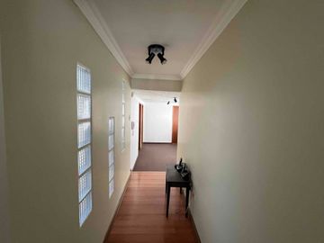 Cerca Colegio Condamine Vendo OPORTUNIDAD casa de dos departamentos para vivienda y oficinas