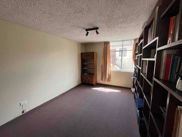 Cerca Colegio Condamine Vendo OPORTUNIDAD casa de dos departamentos para vivienda y oficinas