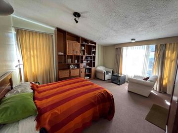 Cerca Colegio Condamine Vendo OPORTUNIDAD casa de dos departamentos para vivienda y oficinas