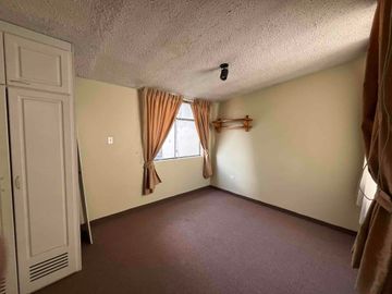 Cerca Colegio Condamine Vendo OPORTUNIDAD casa de dos departamentos para vivienda y oficinas