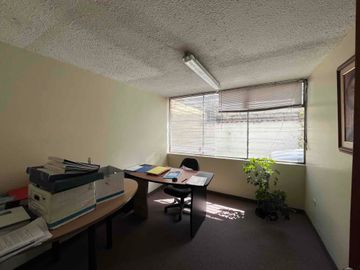 Cerca Colegio Condamine Vendo OPORTUNIDAD casa de dos departamentos para vivienda y oficinas