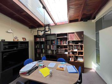 Cerca Colegio Condamine Vendo OPORTUNIDAD casa de dos departamentos para vivienda y oficinas