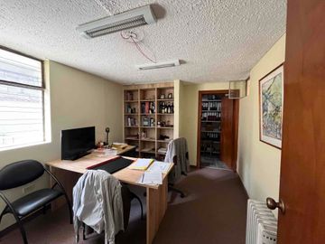 Cerca Colegio Condamine Vendo OPORTUNIDAD casa de dos departamentos para vivienda y oficinas