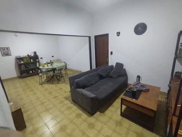CASA AL FRENTE Y AL FONDO - 2 PROPIEDADES EN UN MISMO LOTE