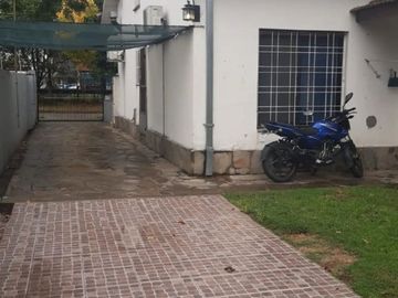 CASA AL FRENTE Y AL FONDO - 2 PROPIEDADES EN UN MISMO LOTE