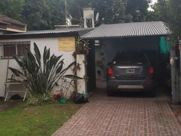 CASA AL FRENTE Y AL FONDO - 2 PROPIEDADES EN UN MISMO LOTE