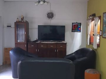 CASA AL FRENTE Y AL FONDO - 2 PROPIEDADES EN UN MISMO LOTE