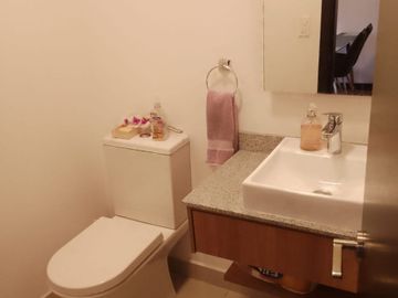 Suite de Venta en la Avenida República del Salvador. Quito , Ecuador.