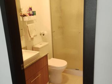 Suite de Venta en la Avenida República del Salvador. Quito , Ecuador.