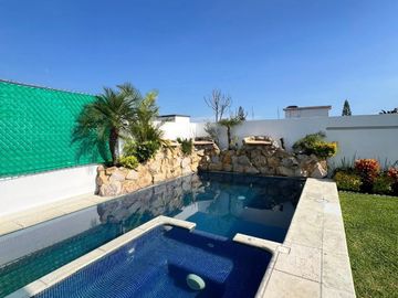 CASA EN RENTA O VENTA EN UN NIVEL