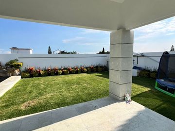 CASA EN RENTA O VENTA EN UN NIVEL