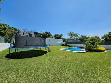CASA EN VENTA CON GRAN JARDIN