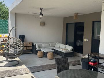 CASA EN VENTA CON GRAN JARDIN