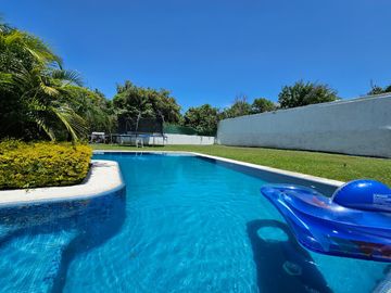 CASA EN VENTA CON GRAN JARDIN
