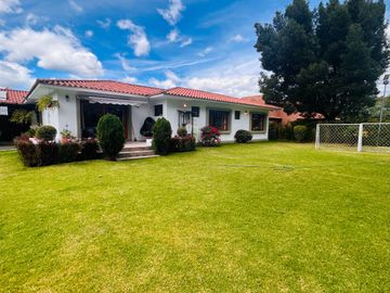 preciosa casa de venta en La Primavera, San Patricio - Cumbayá