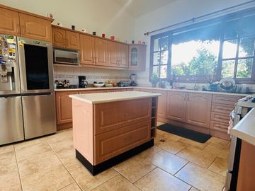 preciosa casa de venta en La Primavera, San Patricio - Cumbayá