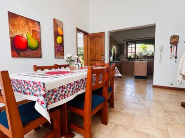 preciosa casa de venta en La Primavera, San Patricio - Cumbayá