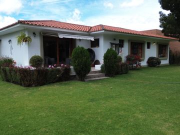 preciosa casa de venta en La Primavera, San Patricio - Cumbayá