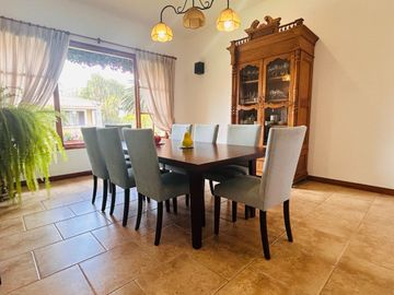 preciosa casa de venta en La Primavera, San Patricio - Cumbayá