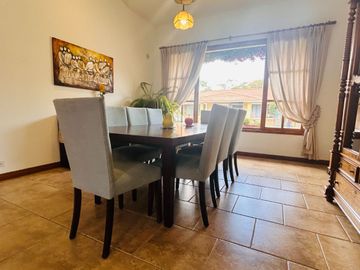 preciosa casa de venta en La Primavera, San Patricio - Cumbayá