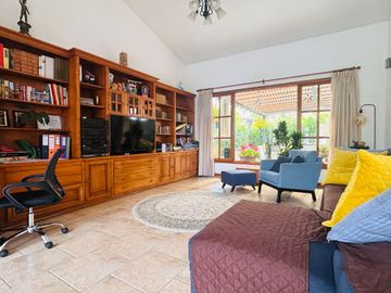 preciosa casa de venta en La Primavera, San Patricio - Cumbayá