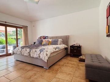preciosa casa de venta en La Primavera, San Patricio - Cumbayá