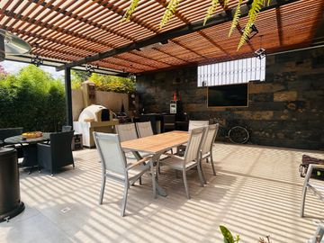 preciosa casa de venta en La Primavera, San Patricio - Cumbayá