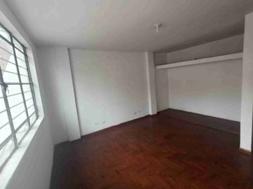 Casa de 7 habitaciones en Comas