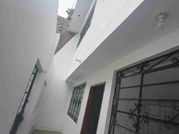 Casa de 7 habitaciones en Comas