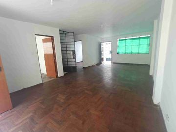 Casa de 7 habitaciones en Comas