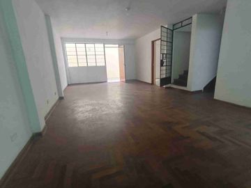 Casa de 7 habitaciones en Comas
