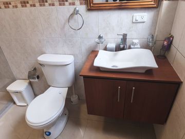 Vendo casa en Marianitas, Calderón