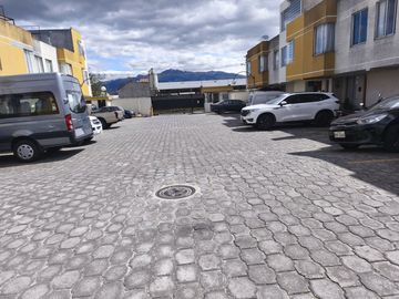 Vendo casa en Marianitas, Calderón