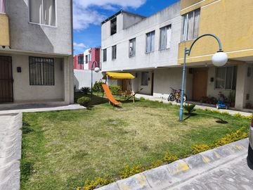 Vendo casa en Marianitas, Calderón