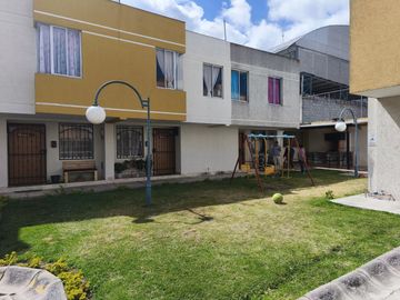 Vendo casa en Marianitas, Calderón