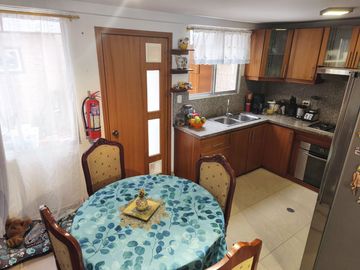 Vendo casa en Marianitas, Calderón