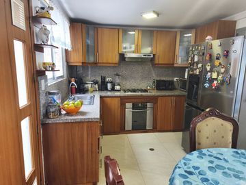 Vendo casa en Marianitas, Calderón