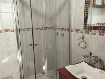 Vendo casa en Marianitas, Calderón