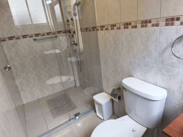 Vendo casa en Marianitas, Calderón