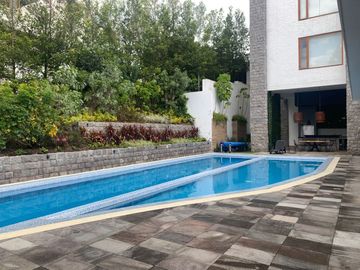 Venta Departamento Cumbaya 2 dormitorios sector Colegio  Menor
